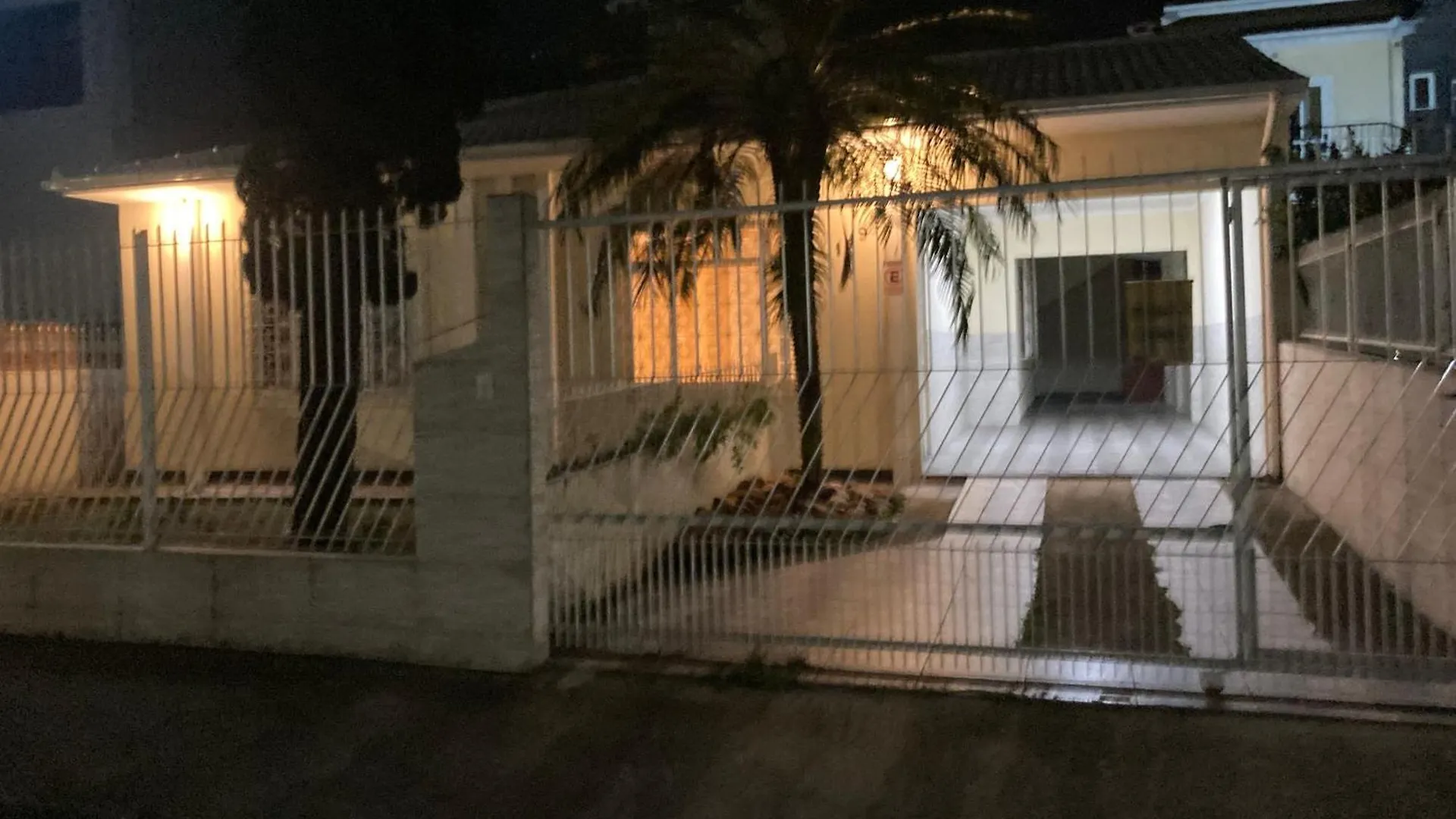Homestay Quarto Elegante E Iluminado Charme E Privacidade Garantidos Em Casa Compartilhada Palhoca