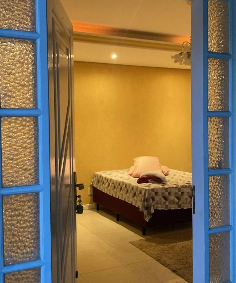 Homestay Quarto Elegante E Iluminado Charme E Privacidade Garantidos Em Casa Compartilhada Palhoca Brazil