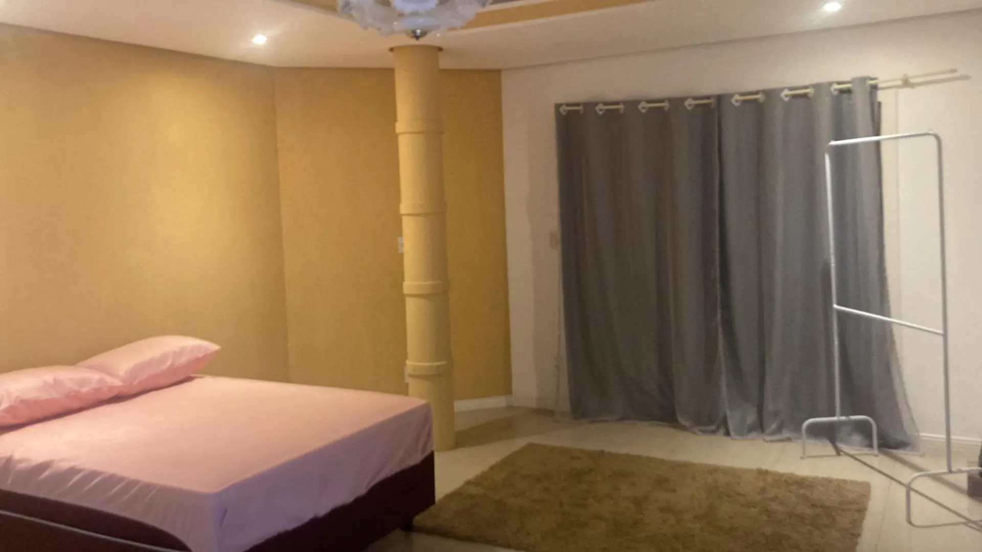 Kwatera prywatna Quarto Elegante E Iluminado Charme E Privacidade Garantidos Em Casa Compartilhada Palhoça